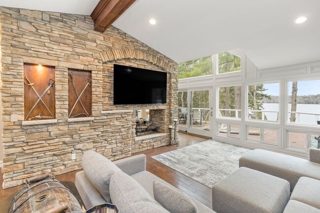 Building Photo - Stunning 5-Bed, 4.5-Bath Custom Home on Du...