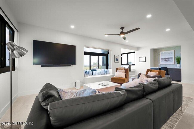 Building Photo - 739 Spinnakers Reach Dr