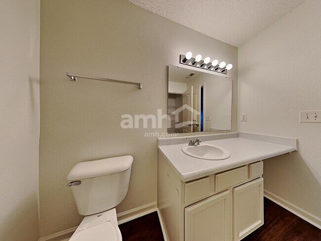 Building Photo - 19344 Fox Chase Dr