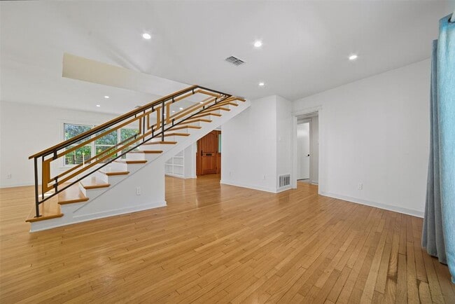 Building Photo - 712 Brownlee Cir