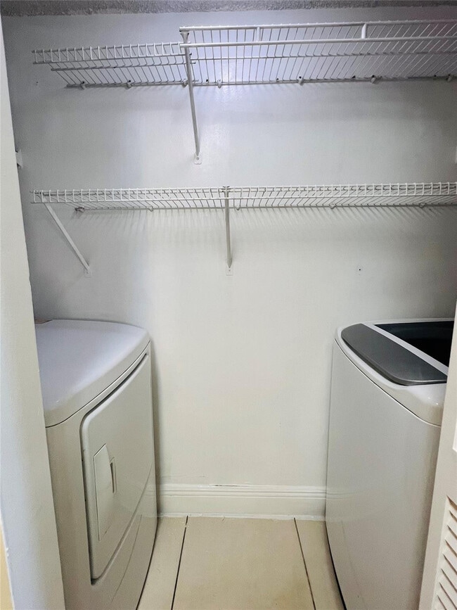 Building Photo - 1241 SW 46th Ave