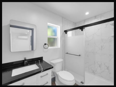 Hallway (Guest) Bath - 5869 Adenmoor Ave