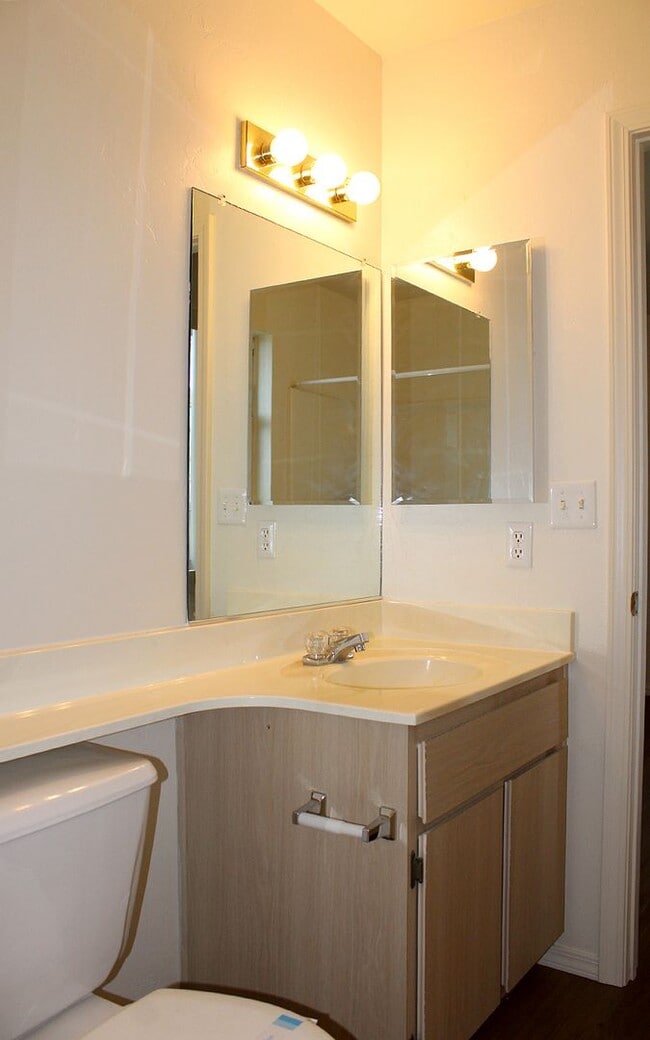 Building Photo - 6181 N Rockland Dr