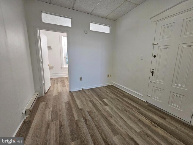 Building Photo - 302 W Main St