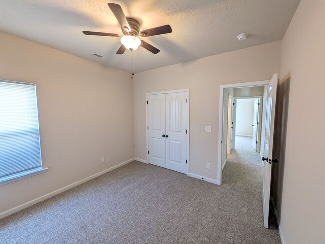 Building Photo - 859 Westlawn Dr