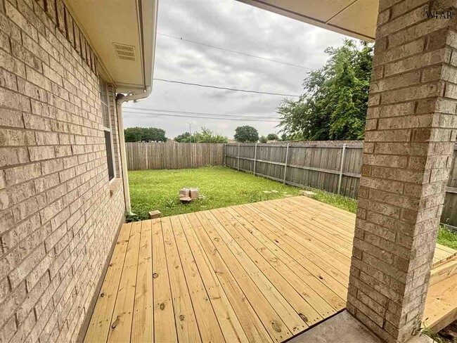 Building Photo - 5207 Northview Dr