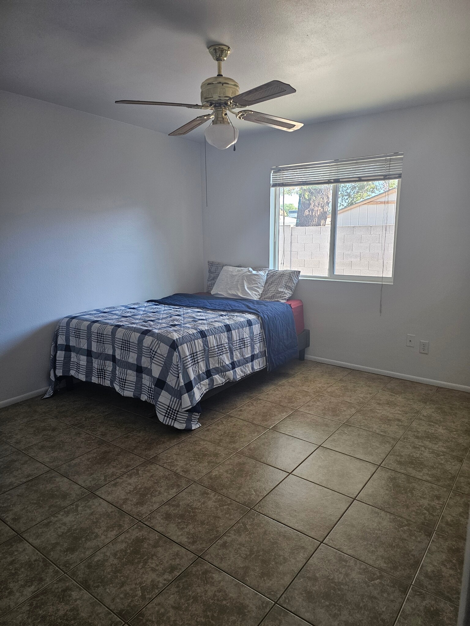 Building Photo - 6820 E Avalon Dr