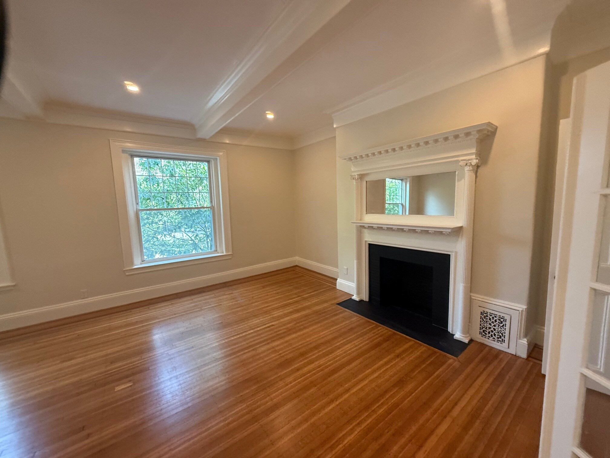 Building Photo - 1726 Beacon St