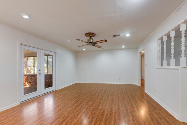 Building Photo - 113 Aberdeen Dr