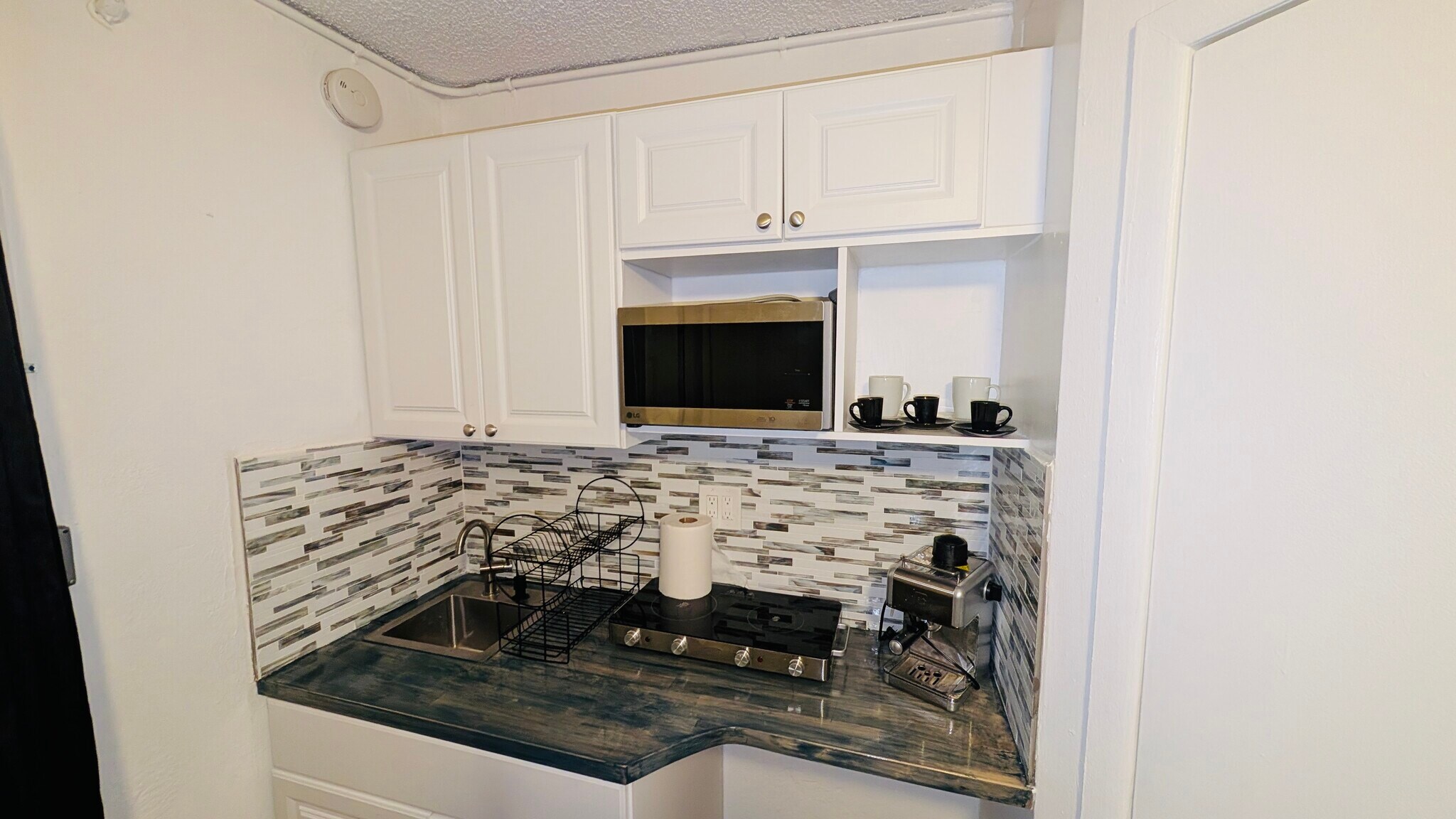 Building Photo - 1906 Rodman St