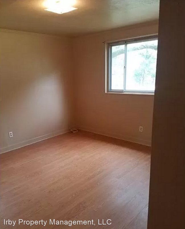 Building Photo - 3 br, 1 bath House - 460 Seabreeze Road East