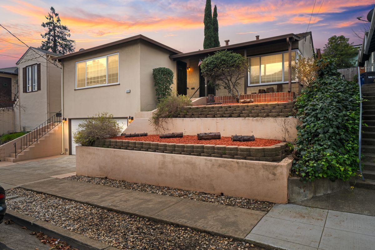 Building Photo - 22123 Main St