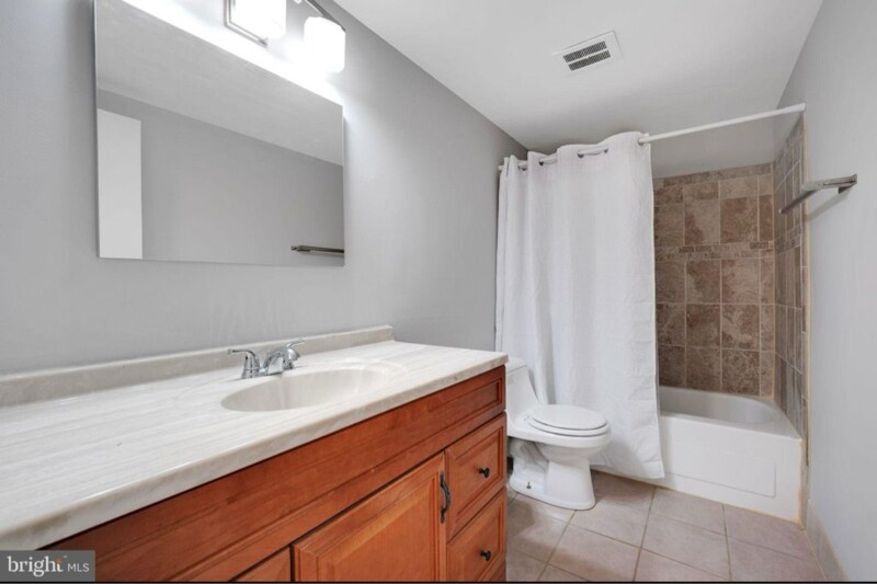 Building Photo - 9521 Vandola Ct