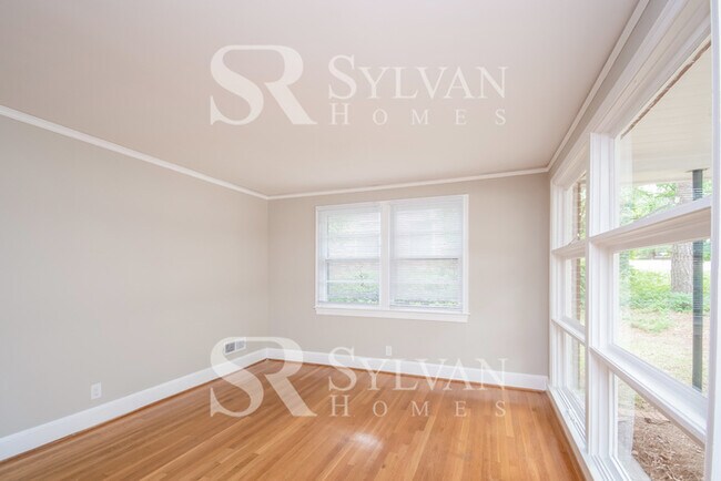 Building Photo - Where Charm Meets Comfort