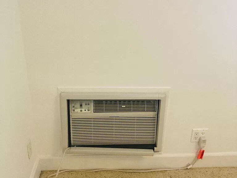 Building Photo - 10982 Roebling Ave