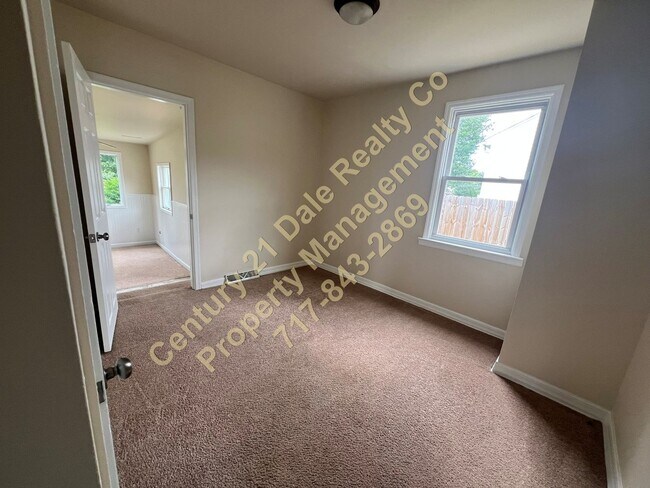 Building Photo - 3 BR, 1.5 baths in Central School District