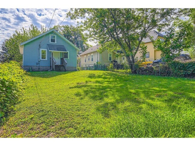 Building Photo - 1083 Western Ave N