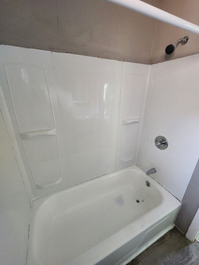 Building Photo - Two Bedroom Single Family Home!