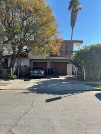 Building Photo - 10934-10936 Pope Avenue