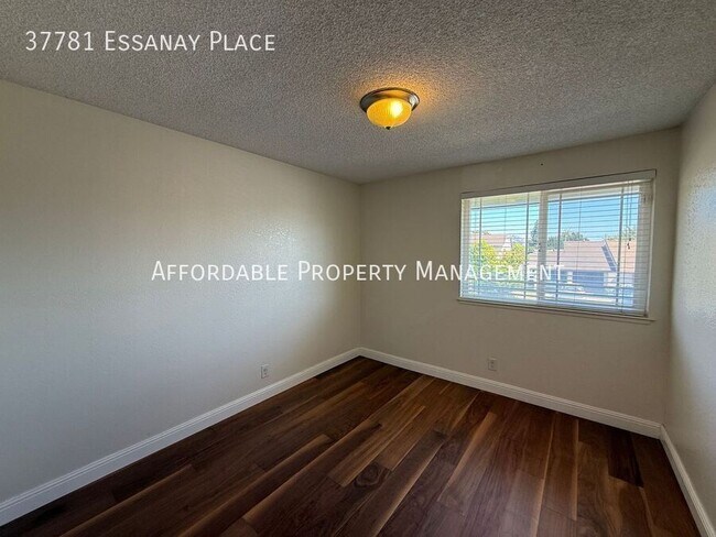 Building Photo - 37781 Essanay Pl