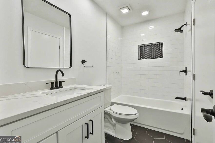 Building Photo - 202 Panstone Dr