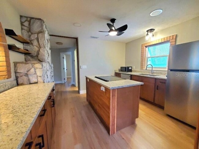 Building Photo - 219 Darst Ave