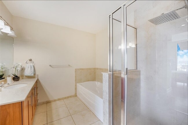 Building Photo - 1300 Ponce de Leon Blvd