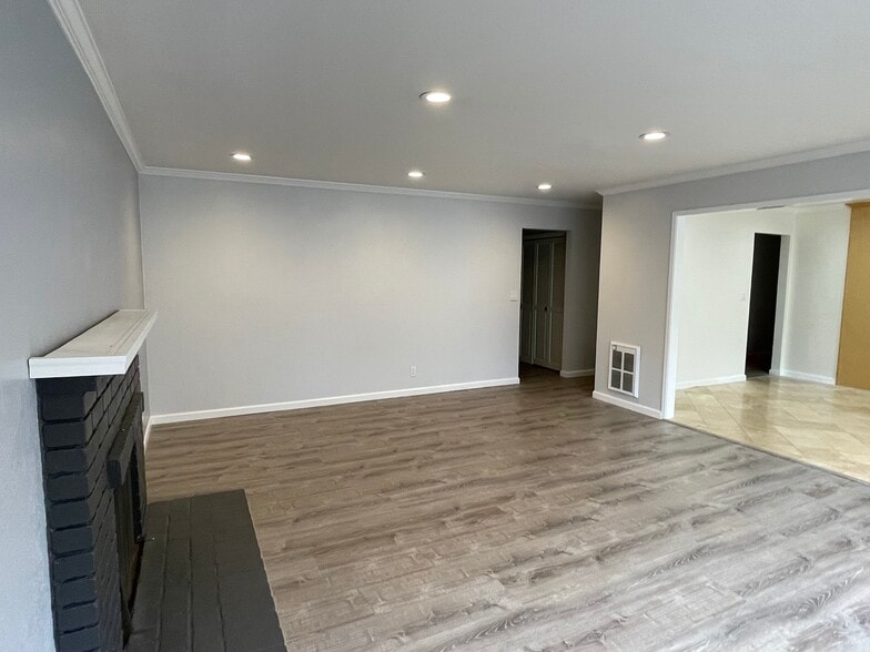Living Room - 6147 Seminary Ave