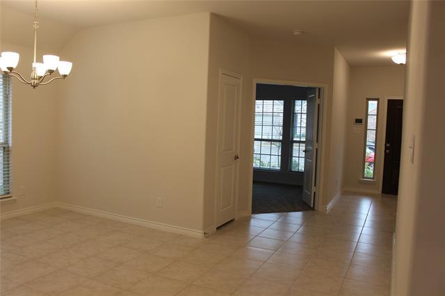 Building Photo - 5010 Flanagan Dr