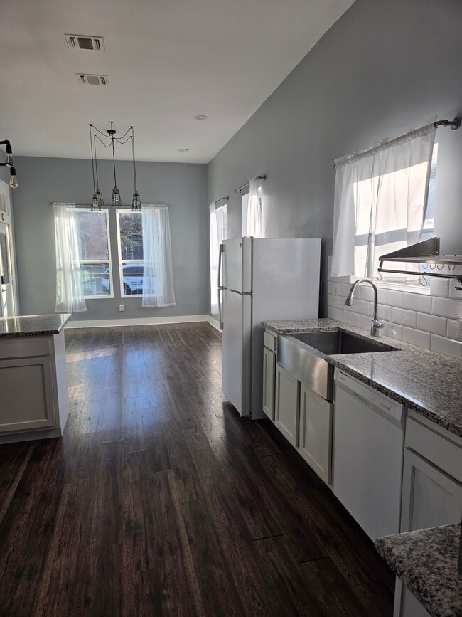 Building Photo - 1003 W Elsmere Pl