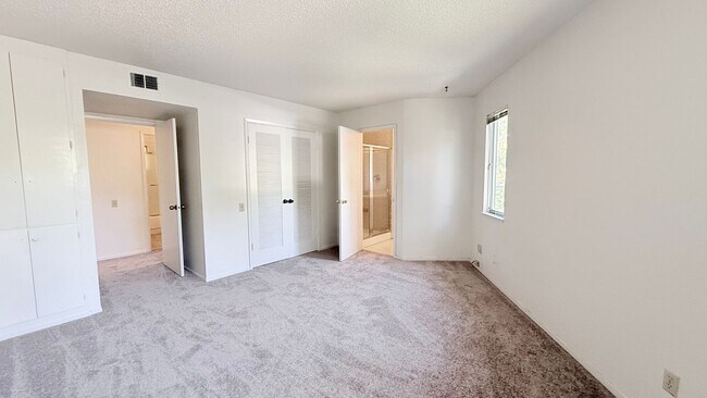 Building Photo - 929 Dewing Ave