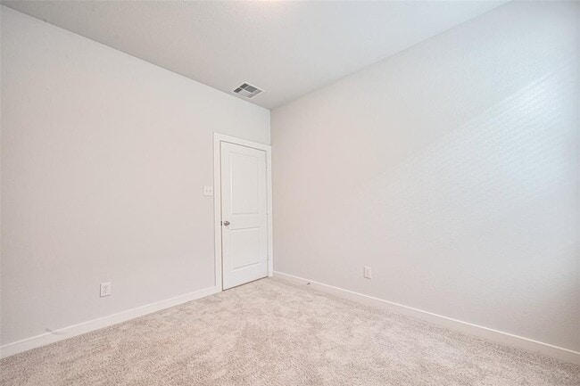 Building Photo - 8010 Whisper Grove Dr