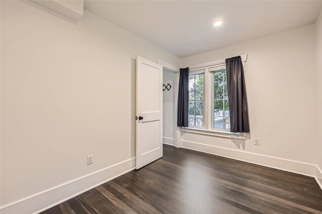 Building Photo - 7522 9th Ave NE