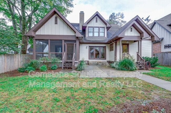 Building Photo - 210 38th Ave N