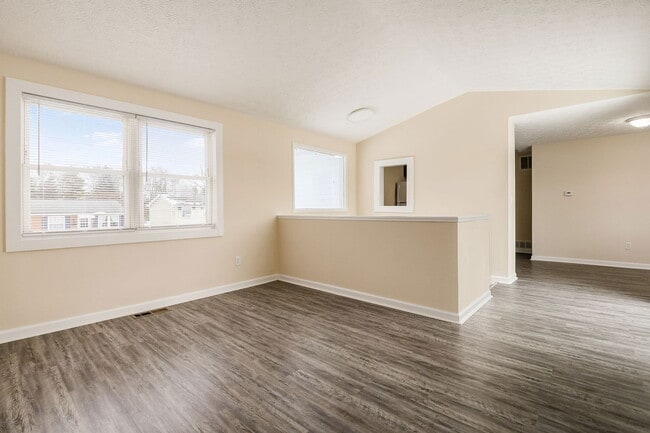 Building Photo - 611 Evergreen Terrace