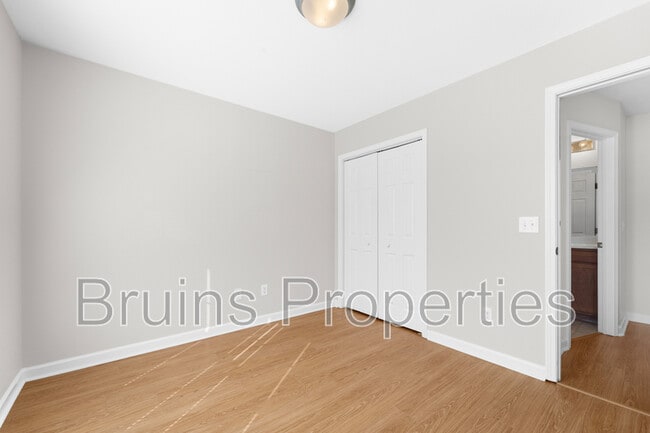 Building Photo - 5611 Sycamore Glen Rd