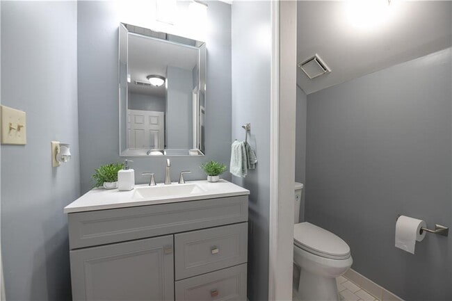 Building Photo - 304 Bridle Path