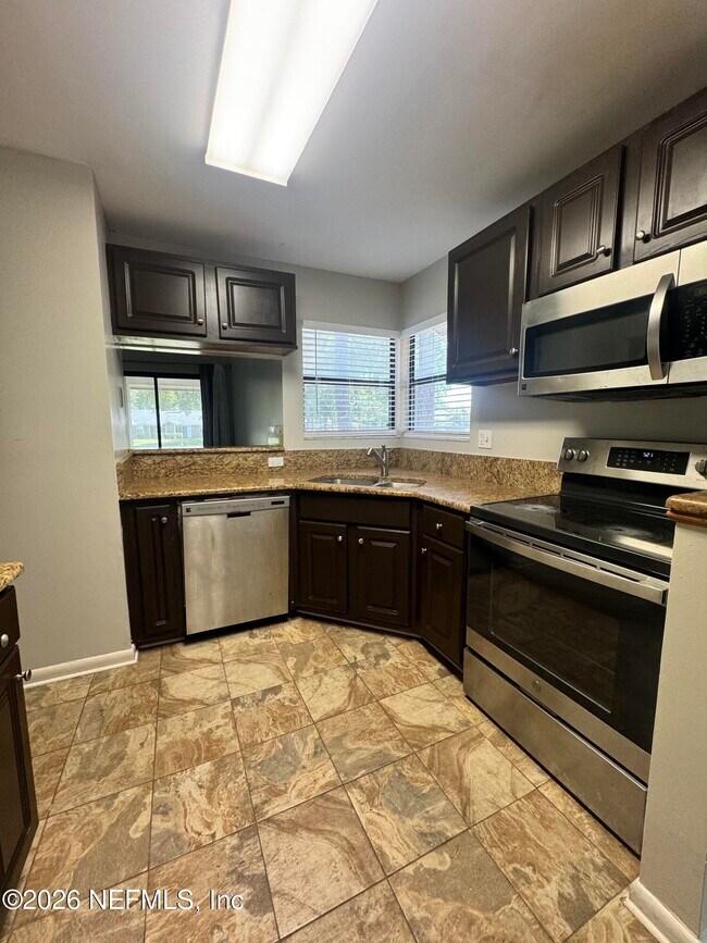 Building Photo - 8343 Westover Ct