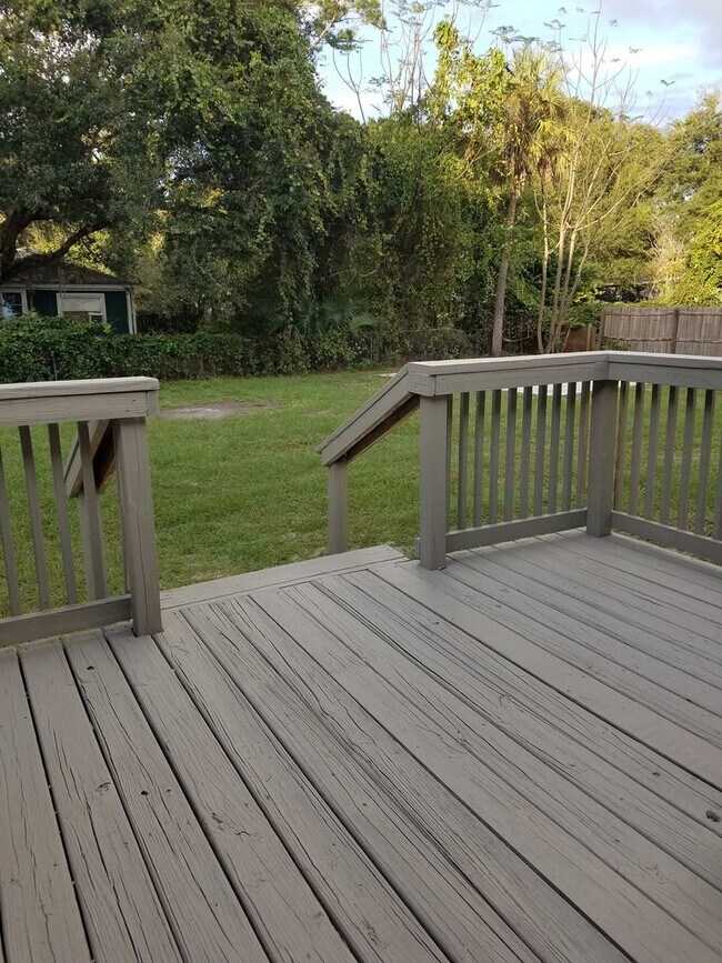 Building Photo - 3 bed, 2 bath w/ Front & Back Decks, 1/4 Acre of land, FENCED backyard