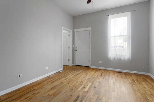 Building Photo - 1532 W 18th Pl