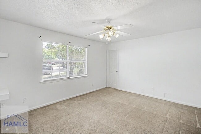 Building Photo - 342 Sheila Dr