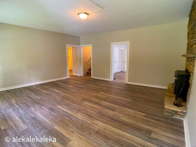Building Photo - Julian 4 Bedroom, 2 Bathrooms Incredible F...