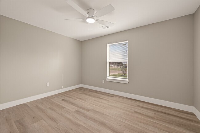 Building Photo - 3527 La Retama Dr