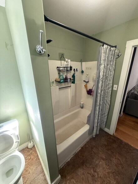 Building Photo - 509 Medford St