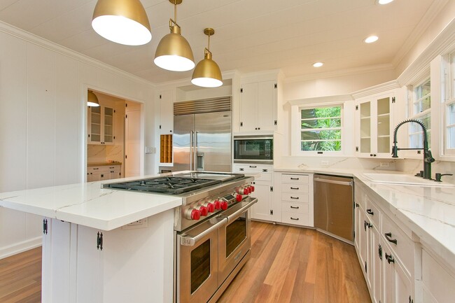 Building Photo - Rarely Available Private Estate in Manoa! Move in Ready!