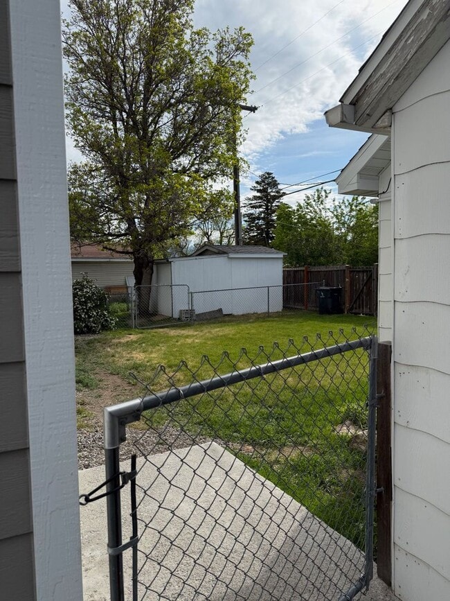 Building Photo - Charming 1 bedroom, 1 bathroom home available in Belgrade!