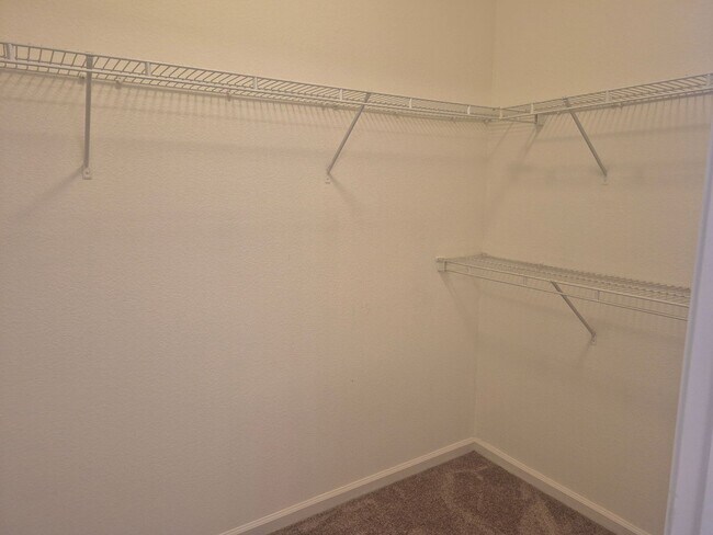 Building Photo - 5343 Dunlay Dr