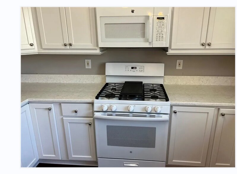 Building Photo - 4030 Ridgefair Dr