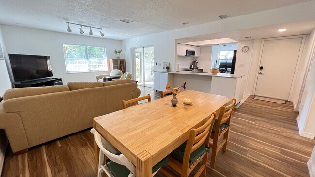 Building Photo - 2870 Rampart Cir