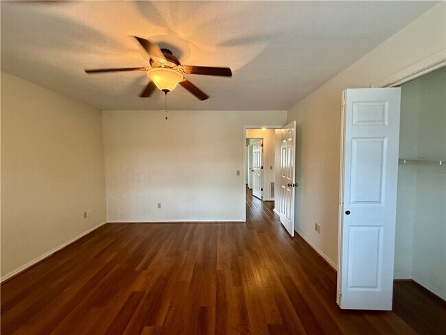 Building Photo - 9 Dunedin Dr